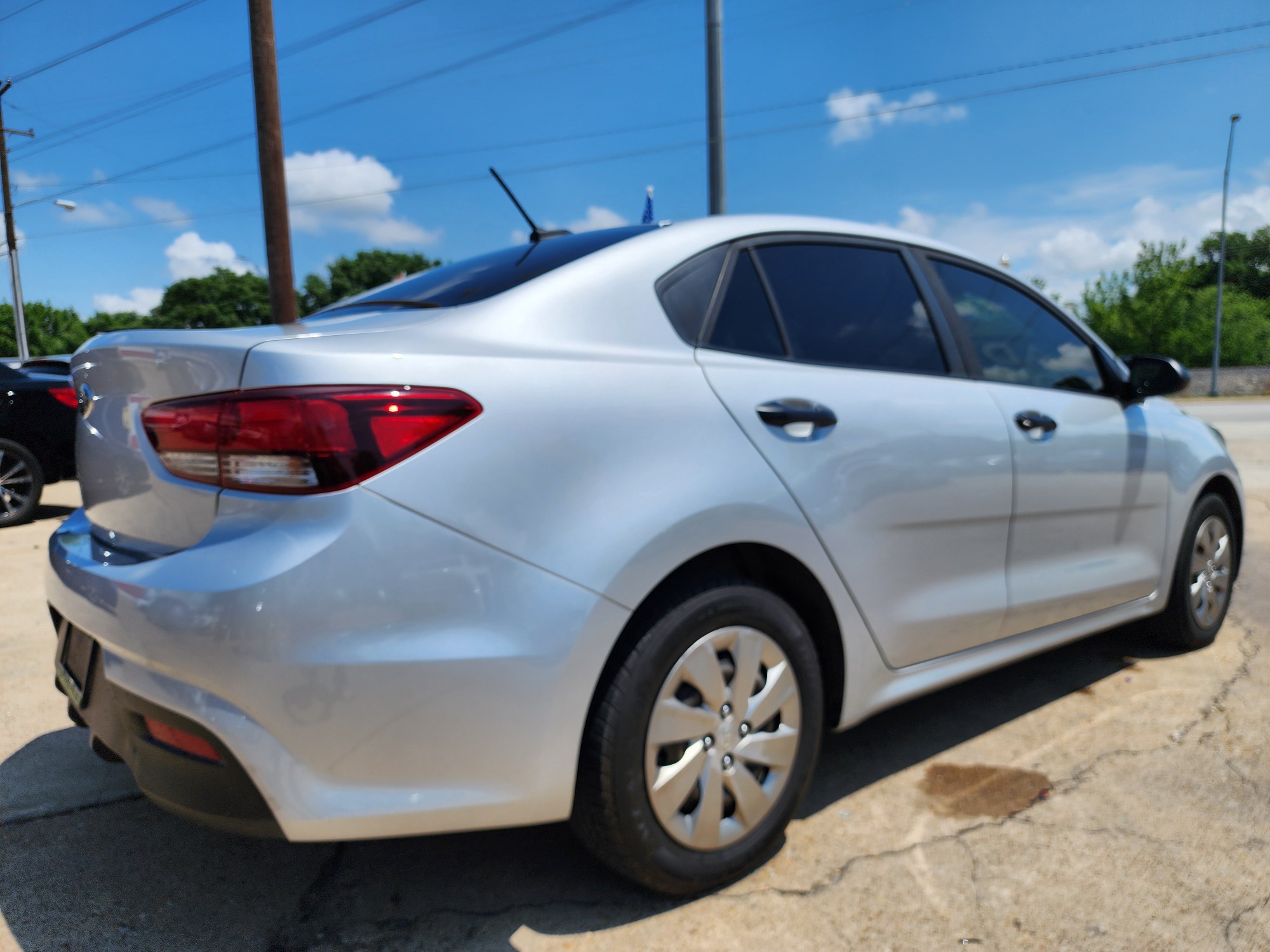 2018 SILVER Kia Rio LX (3KPA24ABXJE) with an 1.6L L4 DOHC 16V engine, 6A transmission, located at 2660 S.Garland Avenue, Garland, TX, 75041, (469) 298-3118, 32.885551, -96.655602 - Welcome to DallasAutos4Less, one of the Premier BUY HERE PAY HERE Dealers in the North Dallas Area. We specialize in financing to people with NO CREDIT or BAD CREDIT. We need proof of income, proof of residence, and a ID. Come buy your new car from us today!! This is a Very clean 2018 KIA RIO LX - Photo #3